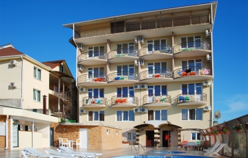 Отель, 1110 м², с бассейном и столовой, продажа в Лоо